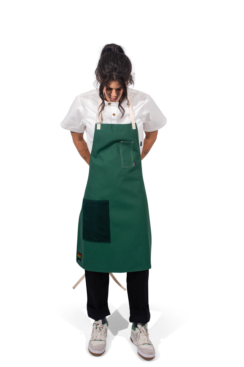 TILIT Green Apron with white straps a chest pocket and a mesh hip pocket