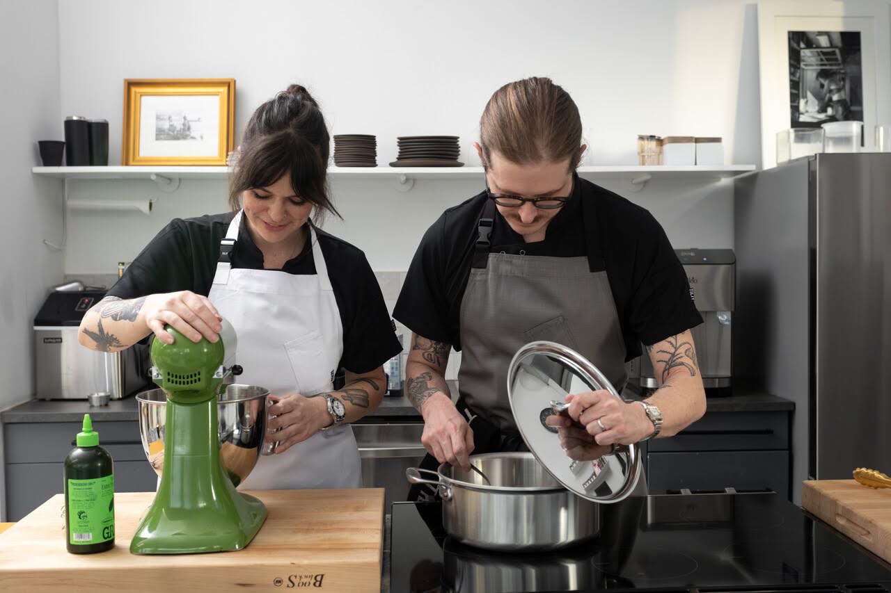 The Modern Restaurant Management Guide: Operations, Profit & People