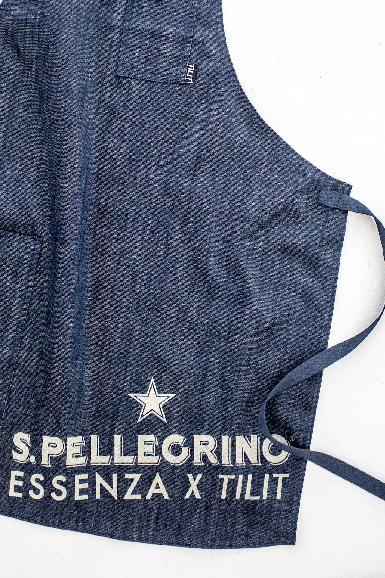Load image into Gallery viewer, san pellegrino essenza apron material
