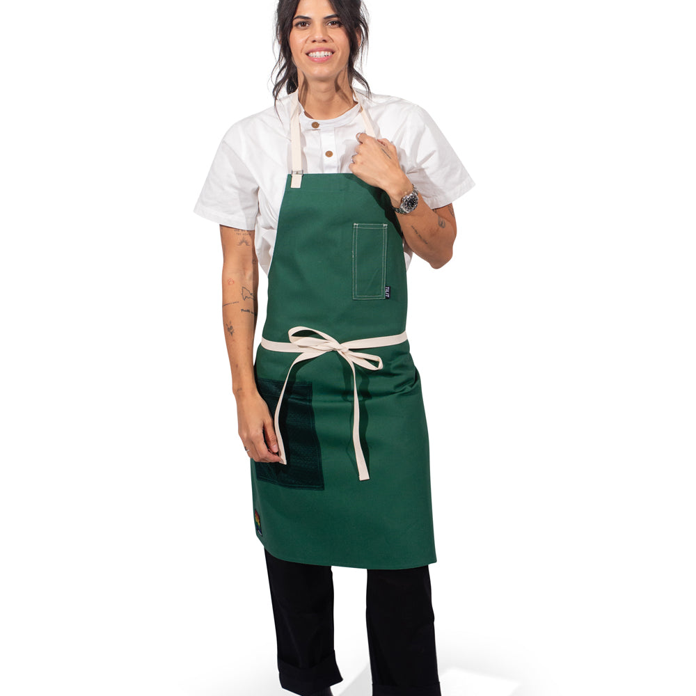 TILIT Green Apron with white straps a chest pocket and a mesh hip pocket