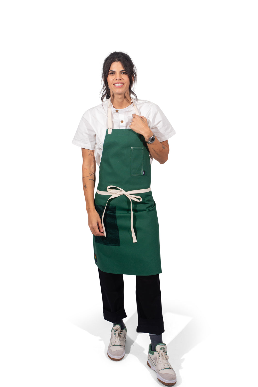 TILIT Green Apron with white straps a chest pocket and a mesh hip pocket