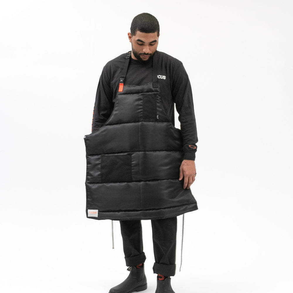 
                  
                    TILIT puffer apron in black
                  
                