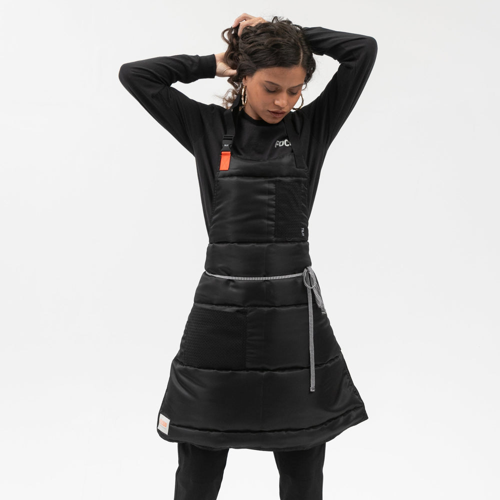 
                  
                    TILIT puffer apron in black
                  
                