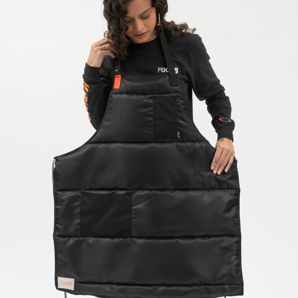 
                  
                    TILIT puffer apron in black
                  
                