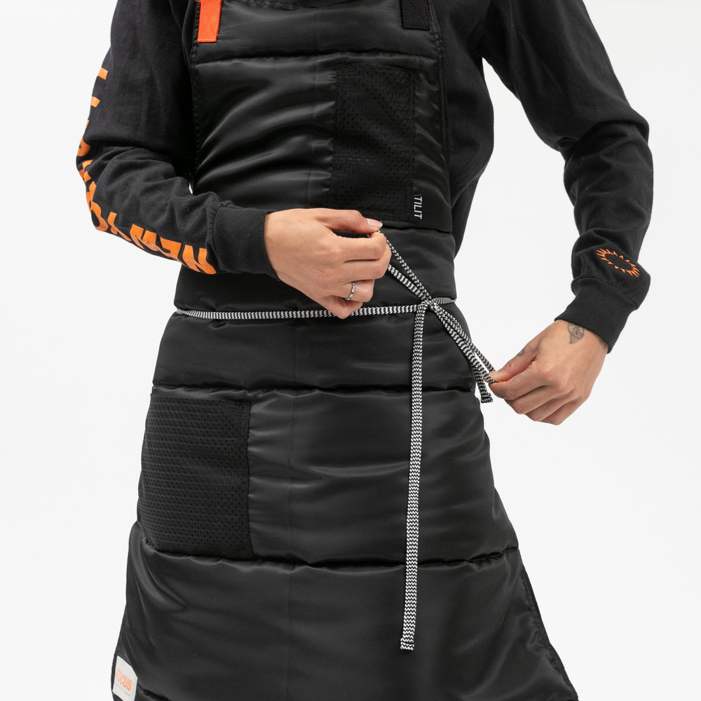
                  
                    TILIT puffer apron in black
                  
                