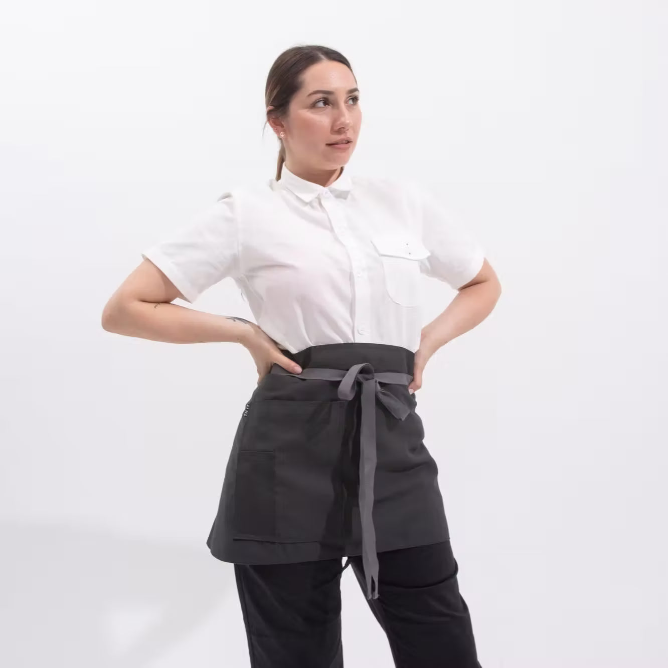 TILIT Shorty Apron in Charcoal Gray